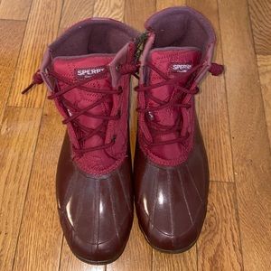 Sperry’s maroon winter boots